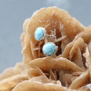 Stříbrné náušnice s larimarem