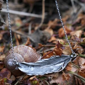 Náhrdelník zavěšené pírko