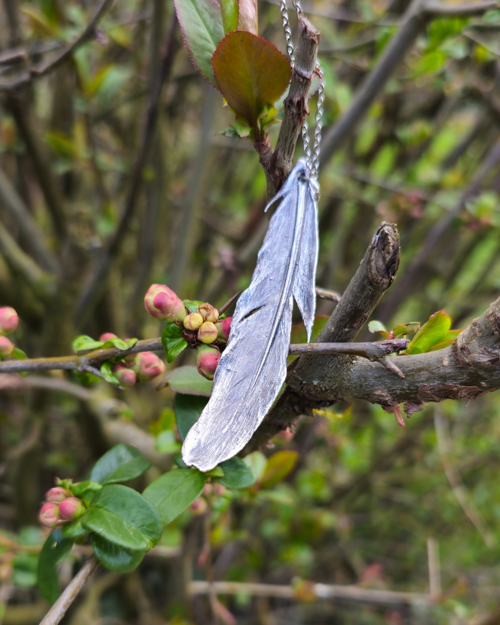 Náhrdelník cínované pírko
