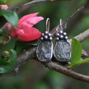 Cínované náušnice vltavínové